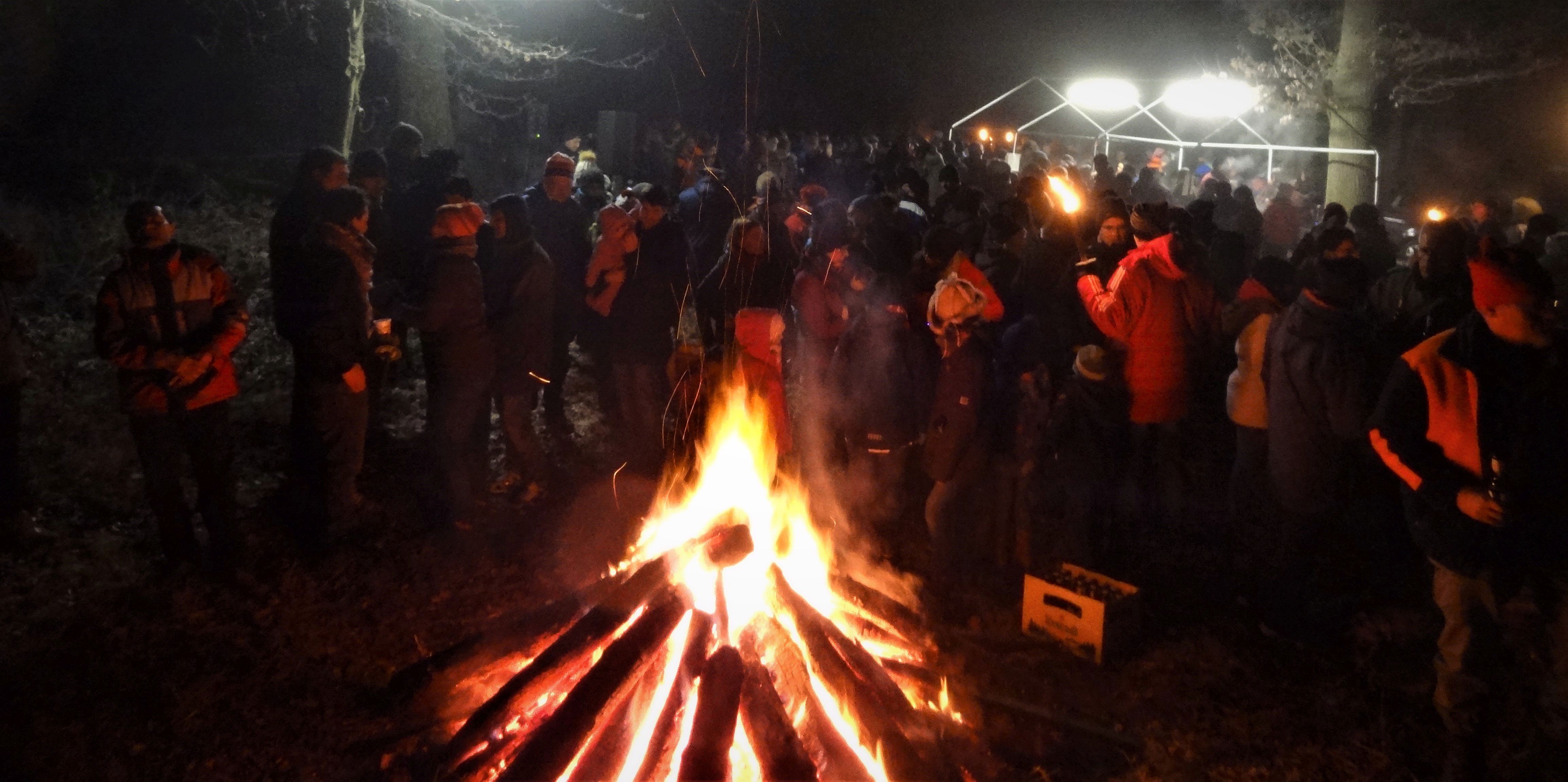 Auf der Hohen Heide mitten im Buchfinkenland wird auch diesmal an Silvester am groen Feuer was los sein. Foto: Westerwaldverein