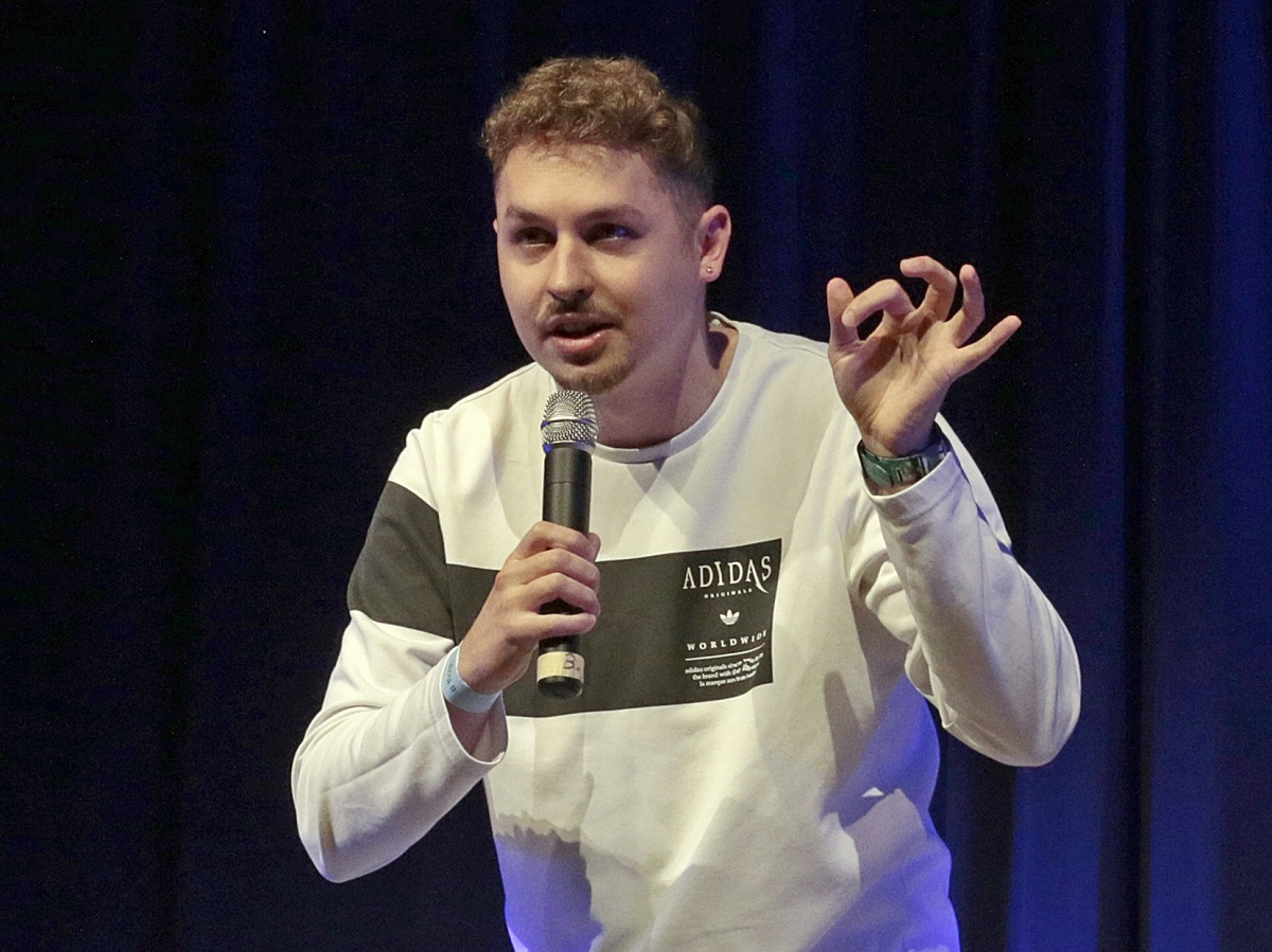 Fabian Lampert gewann den sechsten Comedy Slam in Selters. (Foto: Rita Steindorf)