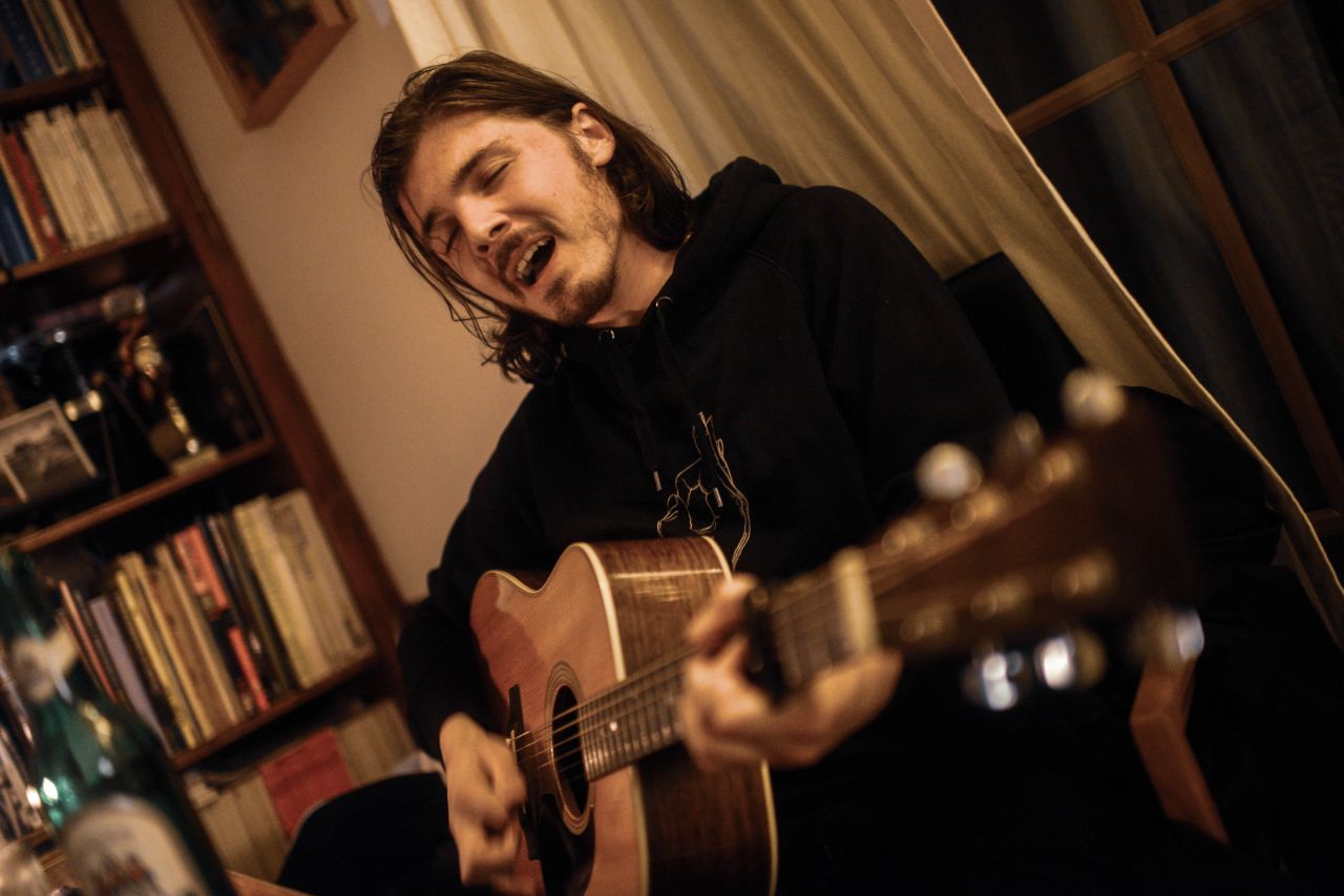 Magnus Ernst, Liedermacher aus Marburg, tritt am 11. Februar beim Song Slam der Live Lounge im Neuwieder Big House an. Foto: Achim Sauer