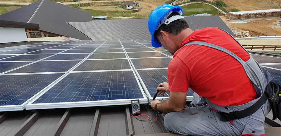 Das Solarkraftwerk auf dem Dach ist nach wie vor eine sinnvolle wie rentable Investition, um den eigenen Strom zu produzieren. Foto: SWN