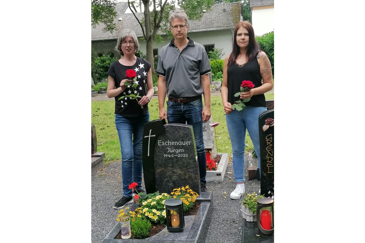 V.l.: Kassiererin Karin Junk-Mergheni, Stadtrat Henning Wirges und die stellvertretende Vorsitzende Silvia Jansen. (Foto: Ferhat Cato)