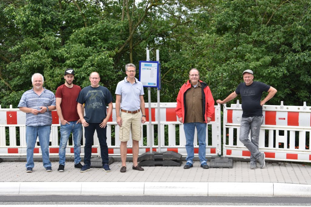 SPD-Engers bei der Ortsbesichtigung, v.l.n.r.: Ferhat Cato, Mirco Janssen, Michael Stunz, Henning Wirges, Thomas Schulz und Frank Michel. Fotos: privat