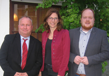 Diskutierten ber sozialdemokratische Arbeitsmarktpolitik: (von links) Bernhard Henn (Leiter Hauptstadtvertretung der Bundesagentur fr Arbeit), MdL Sabine Btzing-Lichtenthler, SPD-Kreisvorsitzender Andreas Hundhausen. (Foto: SPD-Kreisverband Altenkirchen)