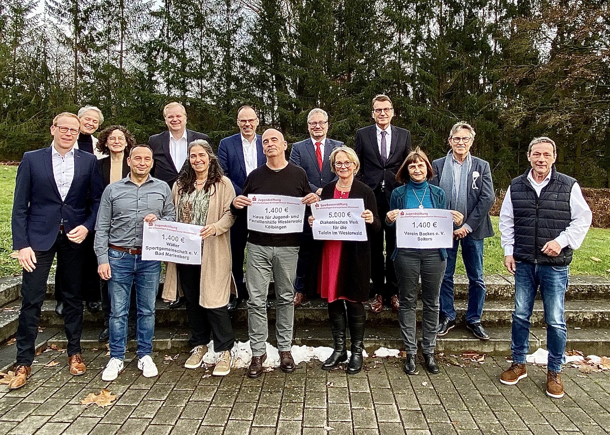 Sparkasse Westerwald-Sieg bergibt Stiftungsspenden in der Region
