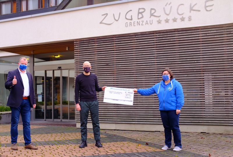 Spendenbergabe an den NABU zum Erhalt der Westerwlder Seenplatte. Foto: Hotel Zugbrcke Grenzau GmbH