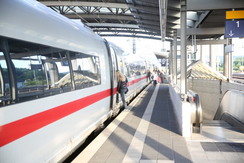 Wegen Bauarbeiten an der Schnellfahrstrecke Frankfurt-Köln halten in den nächsten Wochen an zwei Wochenenden keine ICE-Züge am Bahnhof Montabaur. (Foto: Nitz Fotografie)