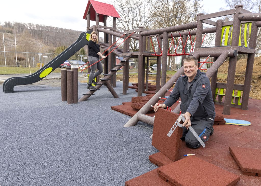 Neues Spielgert der Grundschule Atzelgift-Streithausen