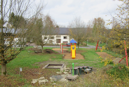 Am Mehrgenerationenplatz in Pracht-Wickhausen wird weiter gearbeitet. Auerdem werden die Spielpltze in Pracht und Niederhausen berprft. (Foto: Ortsgemeinde Pracht) 