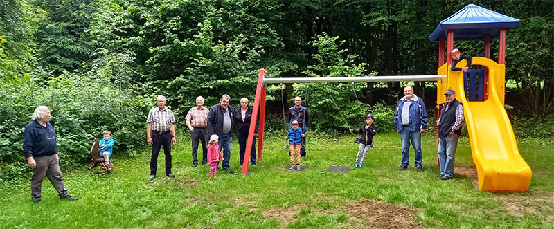 Neue Spielgerte in Steimel-Weroth in Betrieb genommen