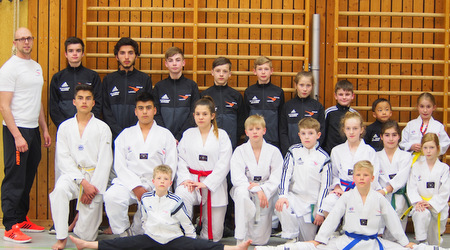 Insgesamt 19 Medaillen fuhr das Team von Sporting Taekwondo Altenkirchen beim Tiger Pokal in Pirmasens ein. (Foto: Verein)