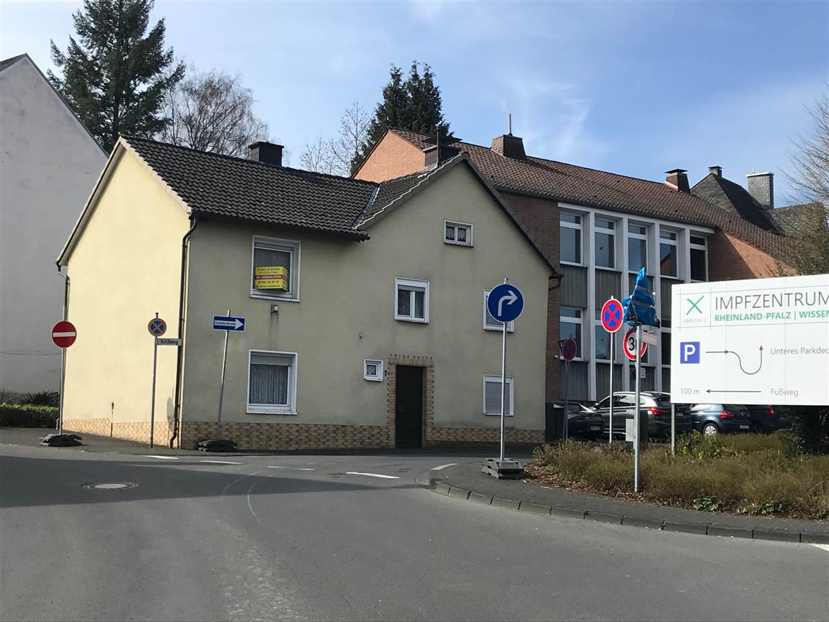 Eine aus verkehrs- und stdtebaulicher Sicht strategische Entscheidung fllte der Stadtrat: Das Eckgrundstck Kirchweg 7 soll gekauft werden. (Foto: pr.)