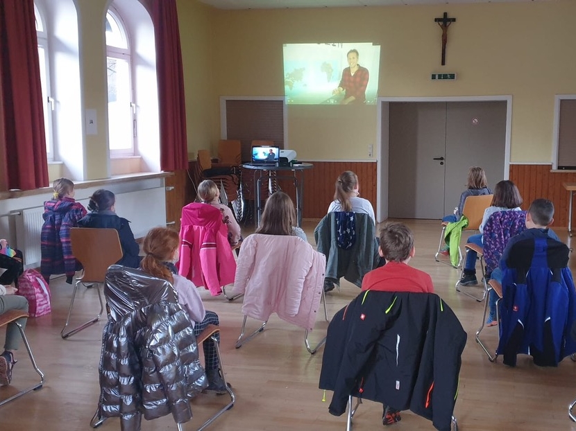 Zahlreiche Kinder aus der Ortsgemeinde Katzwinkel bereiten sich auf die diesjhrige Sternsingeraktion vor. (Foto: Sternsingerteam)