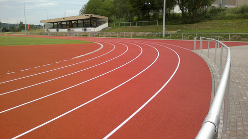 Mit Leichtathletik, Fuball und der Enthllung des neuen Namensschildes wird in Hamm die Stadiontaufe gefeiert. (Foto: Verbandsgemeinde Hamm)