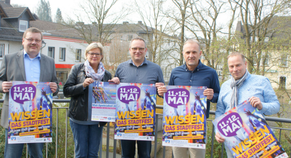 Laden ein zum Wissener Stadtfest: (von links) Broleiter Klaus Becher, Gerlinde Rder von der Lebenshilfe, Stadtbrgermeister Berno Neuhoff, Citymanager Ulrich No und Markus Steffens von MS Veranstaltungsservice. (Foto: as)