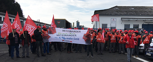 Warnstreik und Betriebsversammlung bei Metallguss Schiefelbusch