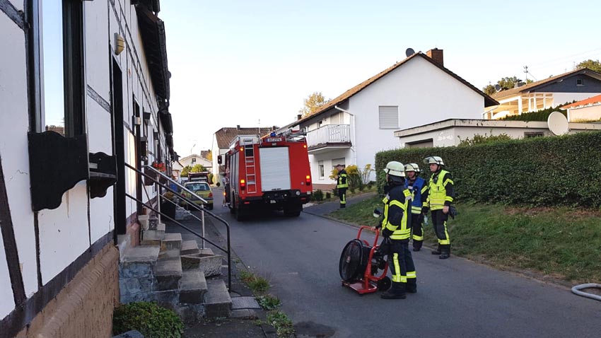 Vorbildliches Verhalten von Bewohnern und Nachbarn erleichtert Feuerwehreinsatz