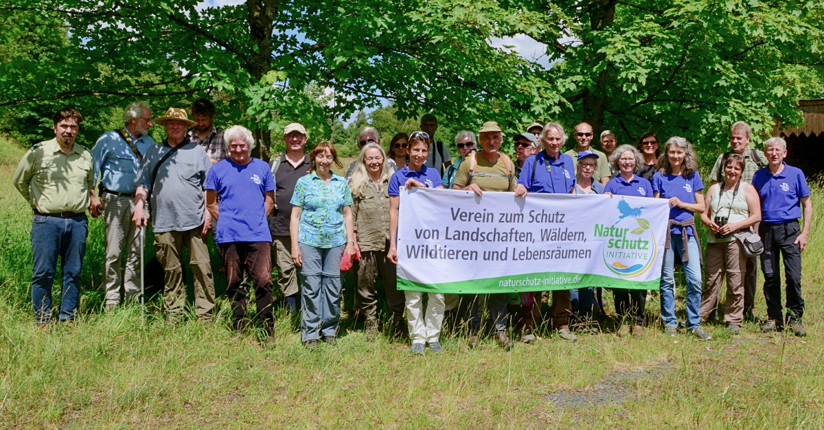 Exkursionsteilnehmer am ehemaligen bdorf (Alte Viehweide Stein-Neukirch). (Foto: Naturschutzinitiative)