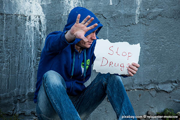 Maloser Drogen-Konsum kann zur Obdachlosigkeit fhren  besonders gefhrdet ist die Jugend. Quelle: pixabay.com  rebcenter-moscow