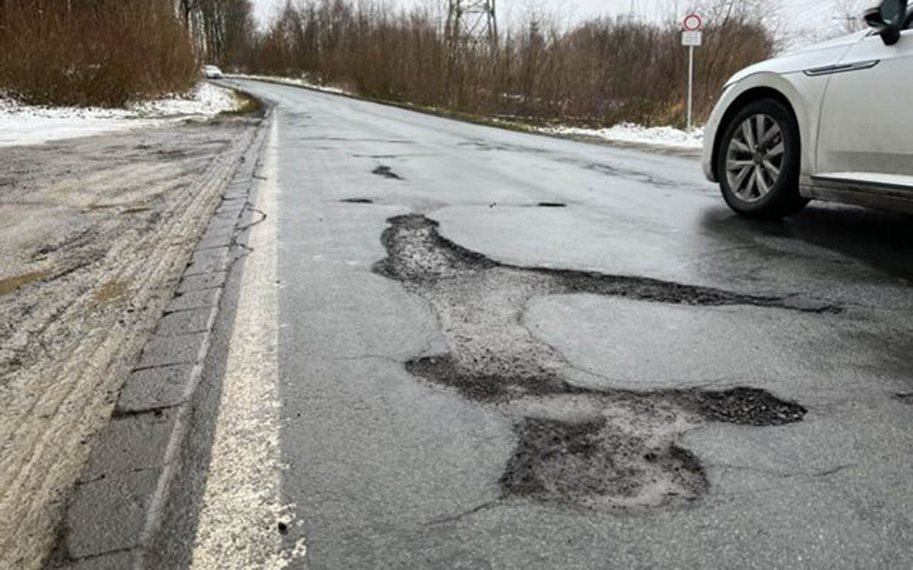 Hheres Verkehrsaufkommen verursacht Straenschden auf der K 107 bei Dauersberg