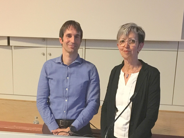 Zu Gast bei Forum Siegen war Professor Dr. Christoph Strnck. Moderatorin des Abends war Professoirn Dr. Ulrike Buchmann. (Foto: Universitt Siegen)