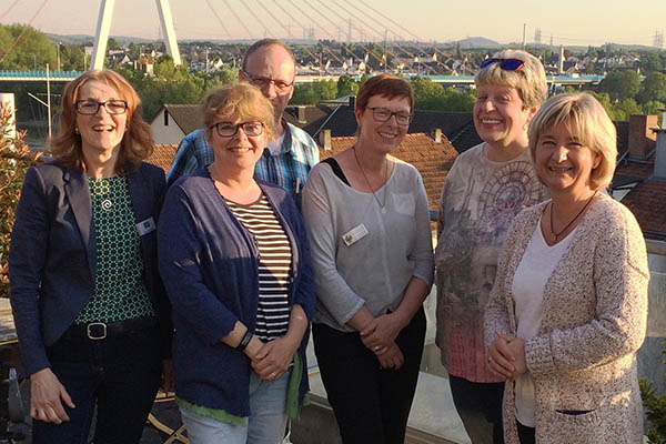 Dipl. Oecothrophologin Rita Inzenhofer; Iris und Dietmar Holz, Mitmachgruppe; Rita Hoffmann-Roth, Kreis-Gesundheitsamt; Helga Soukup, Mitmachgruppe; Alexandra Heinz, Quartiermanagerin (von links). Foto: Kreisverwaltung