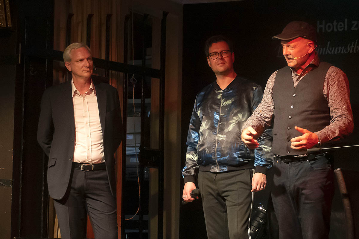Von links: Hans Gerzlich, C. Heiland, Gernot Voltz bei dem Kabarett  la Surprise- Abend im August 2020. Archivfoto: Wolfgang Tischler