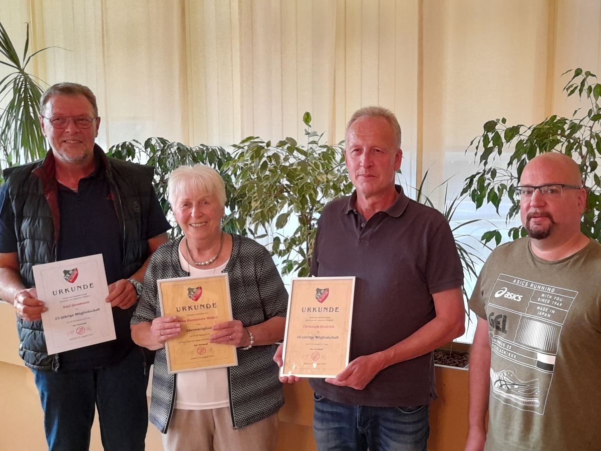 Von links: Axel Samann, Hannelore Weber, Christoph Heidrich, Jens Ktting (Foto: SV 09 Alsdorf)