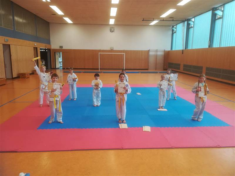 ber 30 Aktive der Taekwondo-Abteilung der Sportfreunde Wallmenroth bestanden die Grtelprfung, darunter auch etliche Nachwuchskampfsportler. (Foto: Taekwondo-Supersonics) 