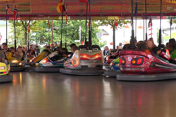 Loopingkarussell, Achterbahn und Beach Jumper  