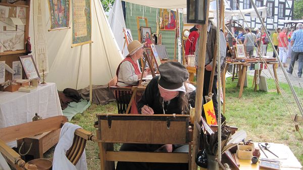 Der Mittelaltermarkt in Montabaur zog viele Fans und Besucher an. Fotos: SZ