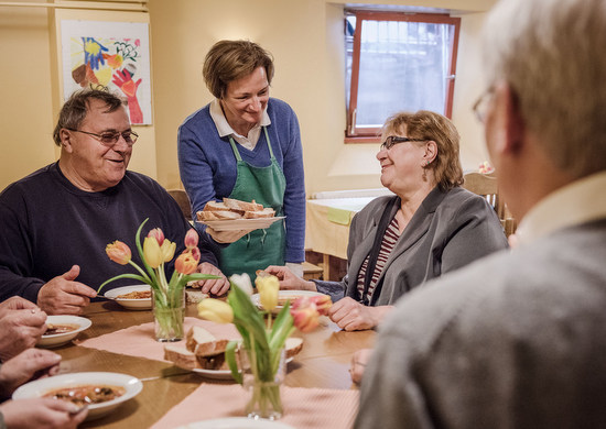 Tafel Plus verfolgt das Ziel, ber die Essensverteilung hinausgehende Aspekte des Tafelbesuches in den Blick zu nehmen. (Foto: Dagmar Schwelle)