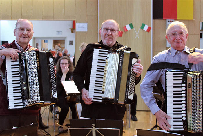 Das Akkordeon-Trio EKG (Erwin, Klaus und Gnther) hat ein vielseitiges Repertoire fr die Gste in ihrem Liederprogramm. Fotos: privat
