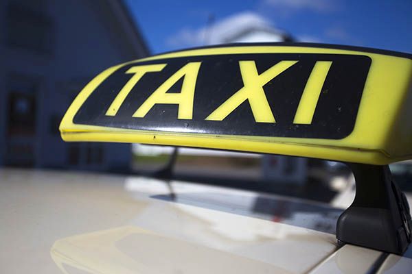 Taxifahrt eskaliert - Massenschlgerei mit mehreren Verletzten