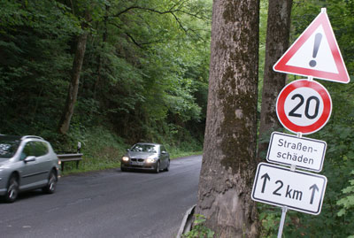 Der Landkreis Altenkirchen erhielt jngst den frmlichen Ablehnungsbescheid des Landesbetriebs Mobilitt (LBM) Diez fr den Ausbau der Kreisstrae K 89 in Harbach-Locherhof. Jetzt wird der Kreis aktiv. (Symbolfoto: Archiv AK-Kurier) 