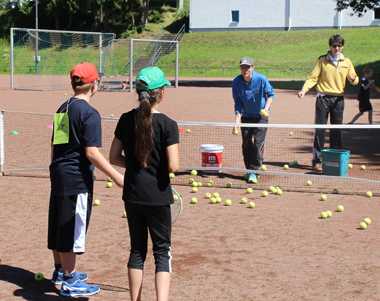 Tennisfreunde nahmen am Sportfest der Grundschule Wissen teil