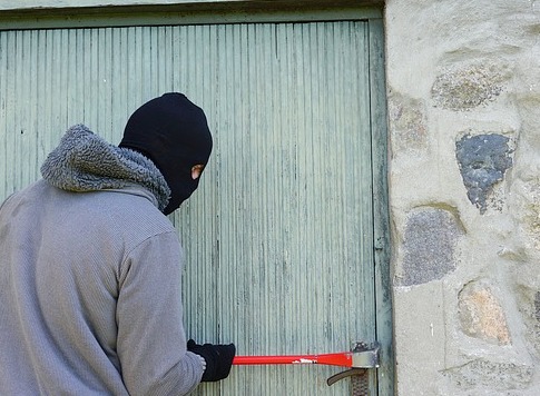 Verkehrsunfall und erneuter Einbruchdiebstahl in Herdorf 
