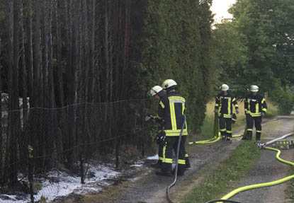 Thuja-Hecke in Hamm/Sieg ging in Flammen auf