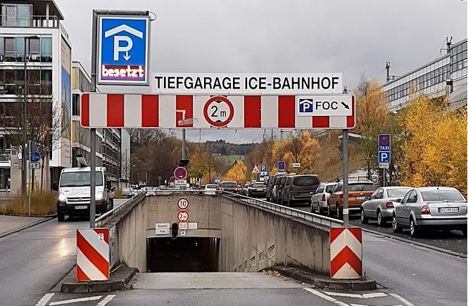 Die Tiefgarage am ICE-Bahnhof (Bahnallee) in Montabaur wird ab 9. Oktober wegen Sanierungsarbeiten gesperrt. Dauerparker erhalten weiter Einfahrt. Foto: Stadt Montabaur 