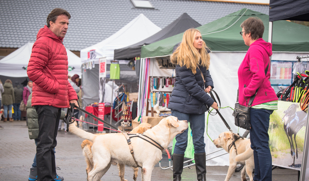 Gut Hahnenseifen in Reichshof ldt zum Tierischen Herbstmarkt