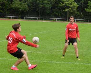 Faustball-Mnner des VfL Kirchen nutzen den Heimvorteil