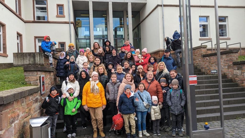 Die ukrainischen Kinder vor dem Mathematikmuseum in Gieen
(Fotos: Caritasverband Rhein-Sieg e.V.)