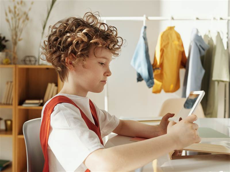 In kleinen Einfhrungskurs lernen Kinder per Videokonferenz online zu programmieren. (Foto: Jugendpflege Kirchen/ Pexels)