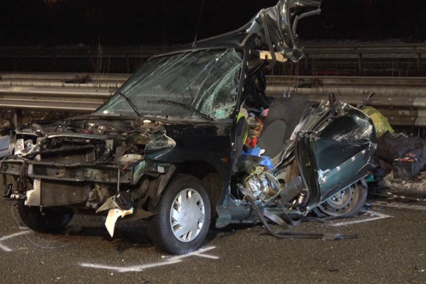 Schwerer Unfall auf A 3  zwei Tote