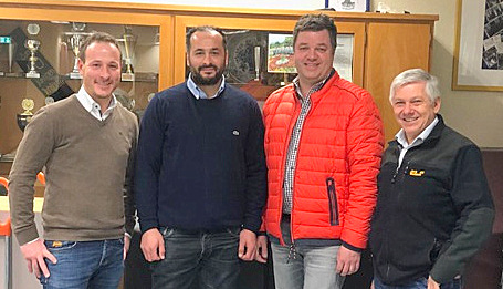 Starten im Sommer gemeinsam: (von rechts) SG-Vorstandsmitglied Ulf Imhuser, SG-Vorsitzender Marco Schtz, der neue Trainer Akin Kilic und Robin Cousin. (Foto: SG Neitersen/Altenkirchen) 