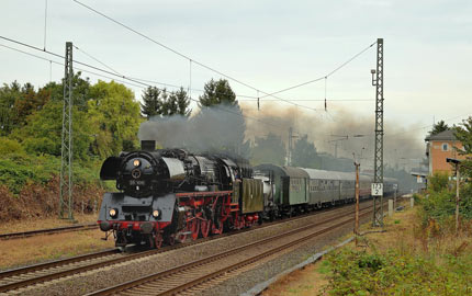 Mit dem Dampfschnellzug an den Rhein, die Eisenbahnfreunde Treysa bieten die unvergessliche Nostalgiefahrt. Foto: Verein