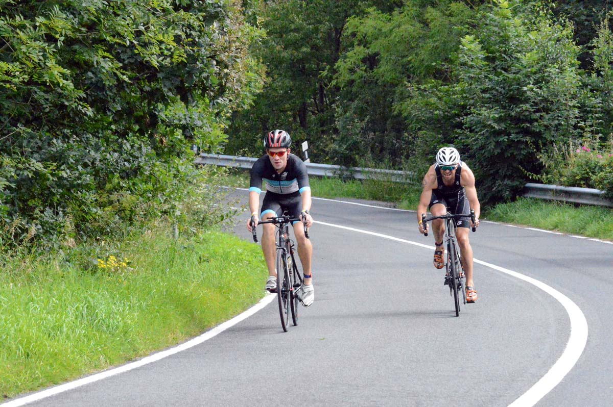 Die Radfahrer erreichen hohe Geschwindigkeiten (Symbolbild: Archiv kk)