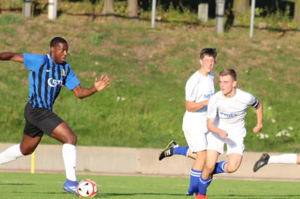 Mannschaftsfhrer Marius Wagner stemmt sich mit seinem Team vergeblich gegen die Niederlage der JSG Wisserland gegen Eintracht Trier II: (Foto: JSG Wisserland)