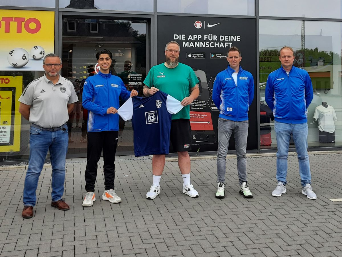 Volker Oppenkowski (FVR), Mustafa Aziz Quader, Stefan Brinkmann (Mitarbeiter 11Teamsport), Daniel Ottersbach (Trainer B1), Alexander Spitzer (Trainer B2) (Foto: JSG Wisserland)