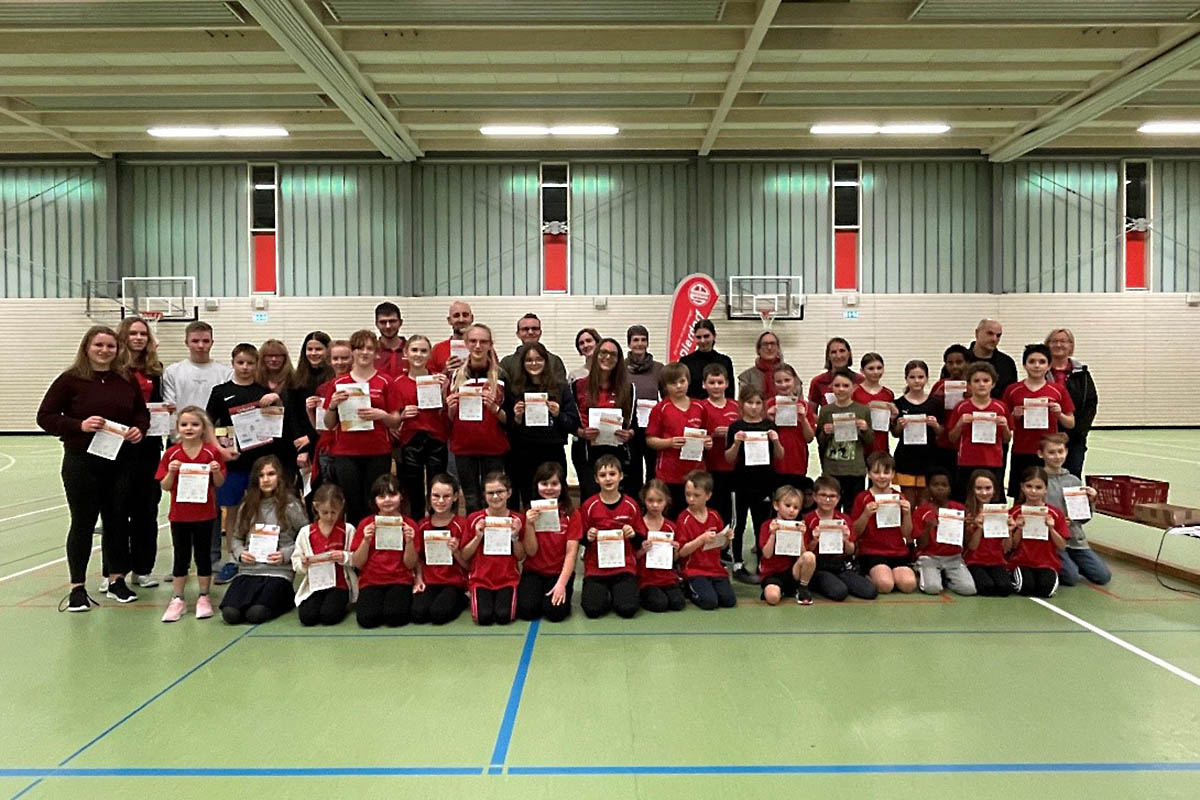 Gruppenbild zur Verleihung des deutschen Sportabzeichens (Foto: privat)