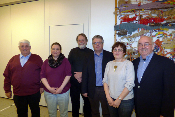 Der Vorstand des Kirchbauvereins Oberbieber nach der Wahl (von links): Kassierer Gnter Pfefferkorn, Presbyterin Andrea Brder, 2. Vorsitzender Peter Krumm, Pfarrer Jochen Trauthig, Schriftfhrerin Anne Rder und Vorsitzender Klaus Pinkemeyer. Foto: Hans Hartenfels